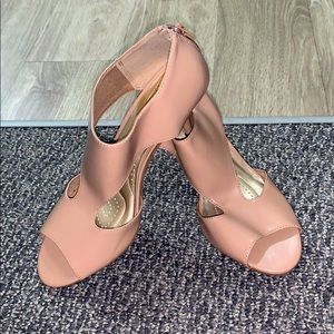 Open toe shoe